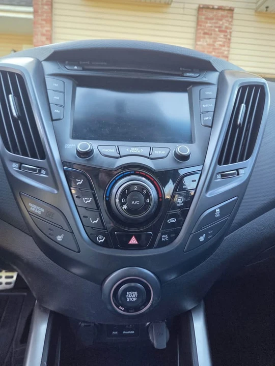 2013 Hyundai Veloster - Image 11 of 14