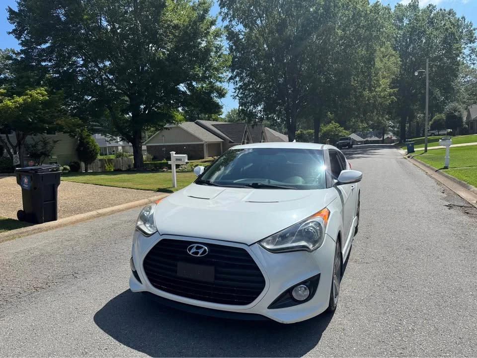 2013 Hyundai Veloster - Image 2 of 11
