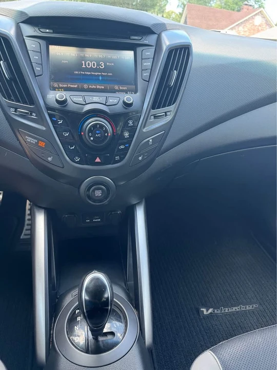 2013 Hyundai Veloster - Image 10 of 11