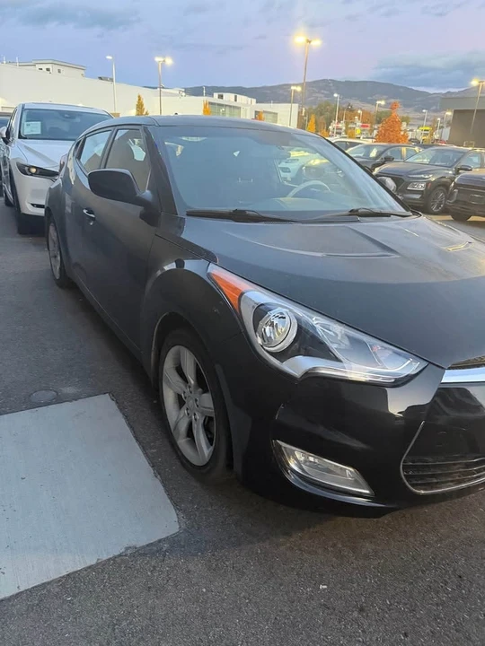 2013 Hyundai Veloster - Image 2 of 10