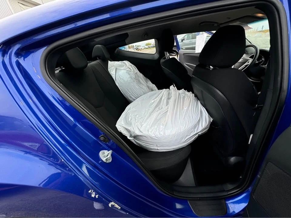 2013 Hyundai Veloster - Image 16 of 17