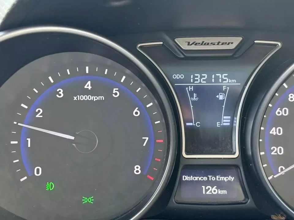 2013 Hyundai Veloster - Image 2 of 3