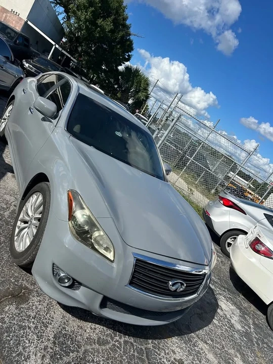 2013 Infiniti M/Q70 4th Gen - Image 2 of 10