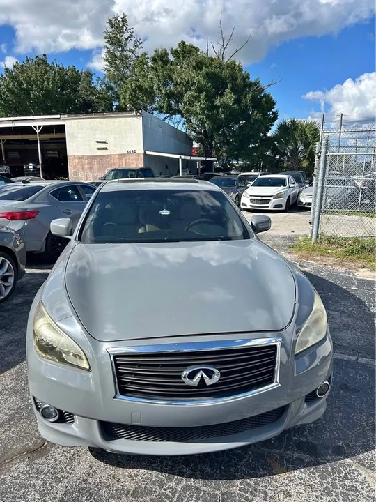2013 Infiniti M/Q70 4th Gen - Image 2 of 10