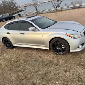 2013 Infiniti M56 X