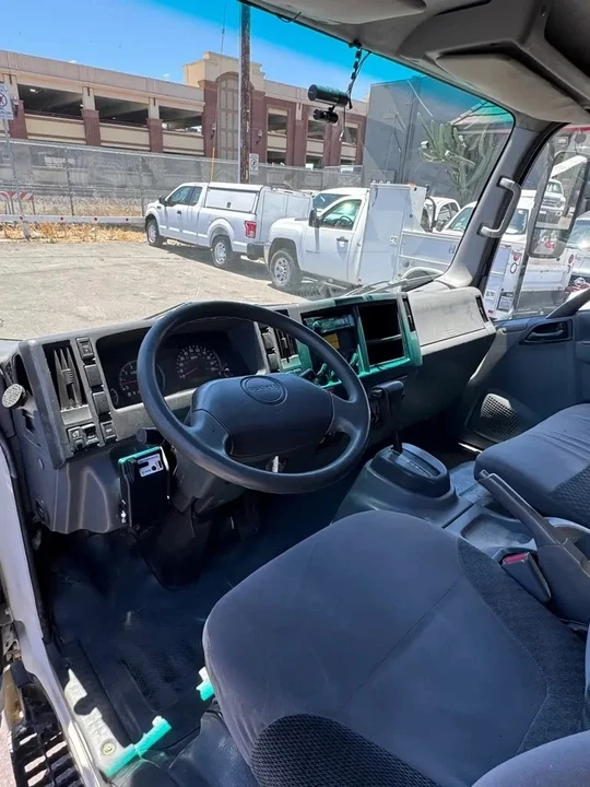 2013 Isuzu Elf - Image 9 of 16