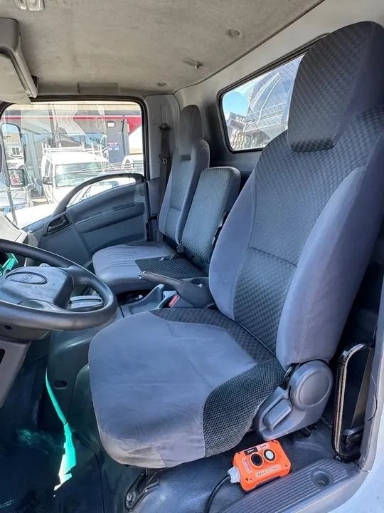 2013 Isuzu Elf - Image 10 of 16