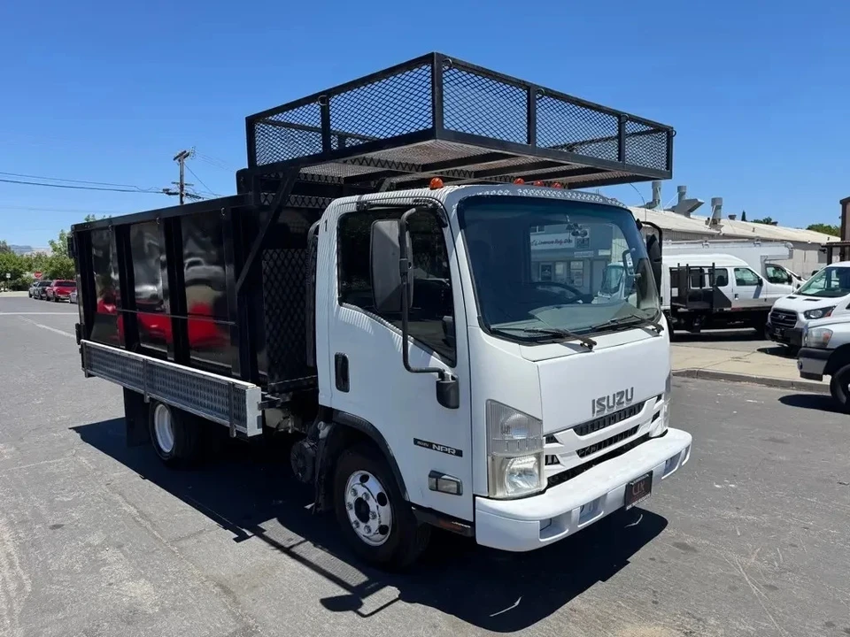 2013 Isuzu Elf - Image 2 of 16