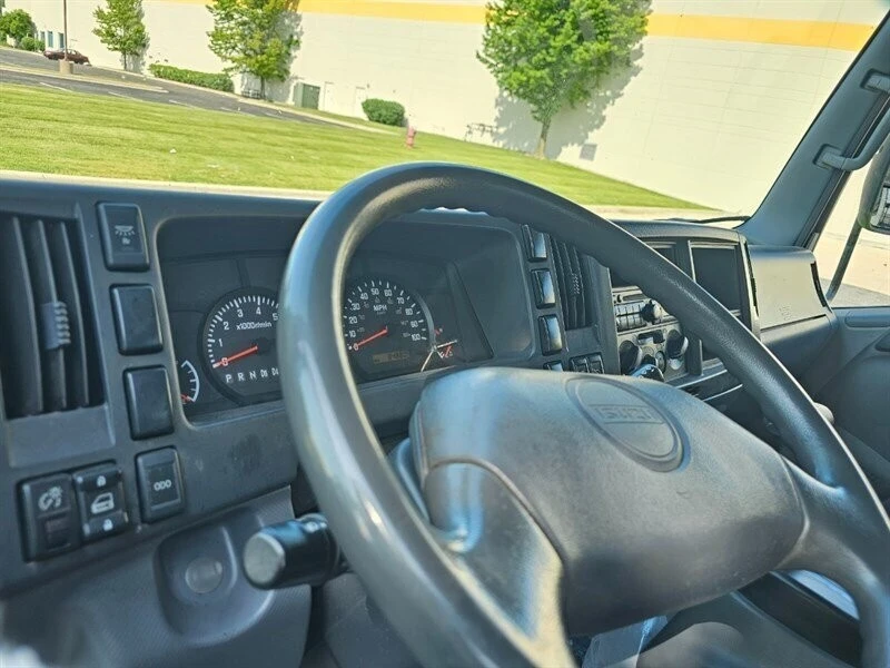 2013 Isuzu Elf - Image 19 of 22