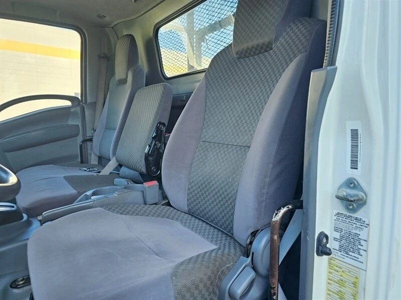 2013 Isuzu Elf - Image 20 of 22