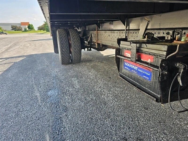 2013 Isuzu Elf - Image 10 of 22