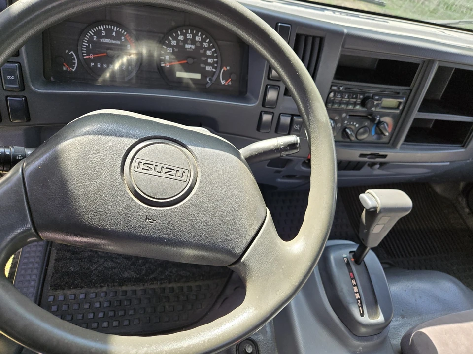 2013 Isuzu Elf - Image 19 of 31
