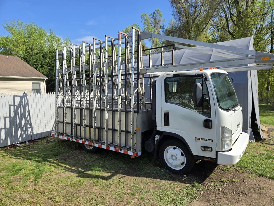 2013 Isuzu Elf - Image 2 of 31