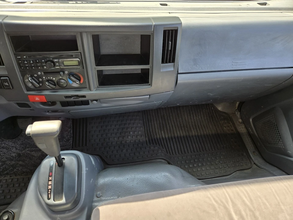 2013 Isuzu Elf - Image 24 of 31