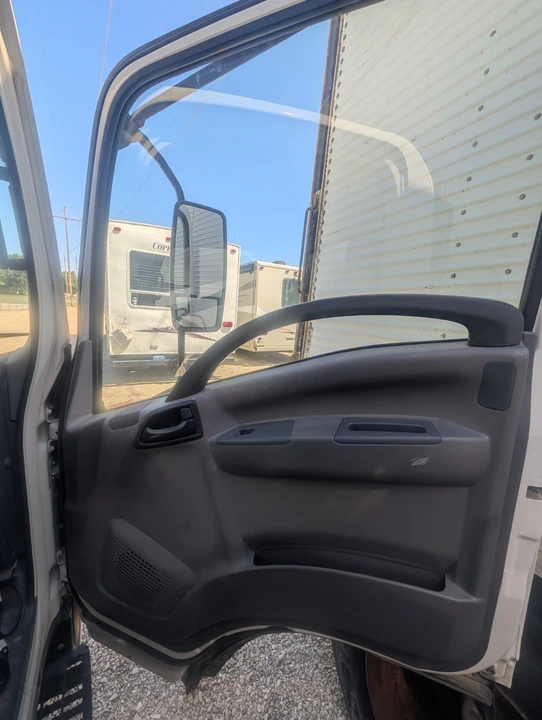 2013 Isuzu Elf - Image 12 of 17