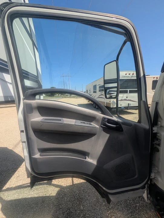 2013 Isuzu Elf - Image 14 of 17