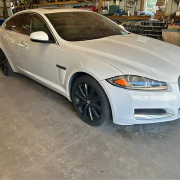 2013 Jaguar XF Luxury Sedan 4D