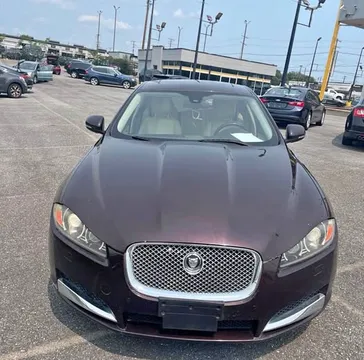 2013 Jaguar XF Luxury Sedan 4D