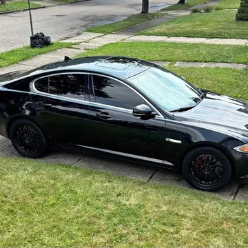 2013 Jaguar XF Luxury Sedan 4D