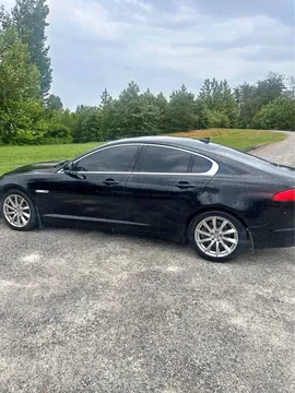 2013 Jaguar XF Luxury Sedan 4D