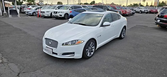 2013 Jaguar XF Luxury Sedan 4D