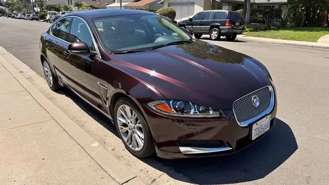 2013 Jaguar XF Luxury Sedan 4D