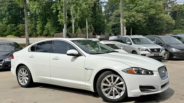 2013 Jaguar XF Luxury Sedan 4D