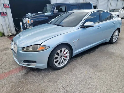 2013 Jaguar XF Luxury Sedan 4D