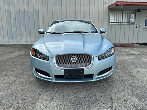 2013 Jaguar XF Sedan 4D