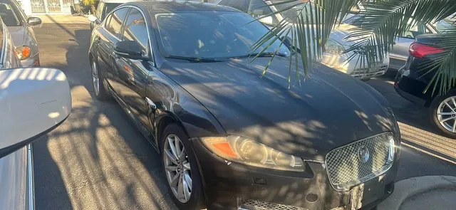 2013 Jaguar XF XF 20d Premium Sedan 4D
