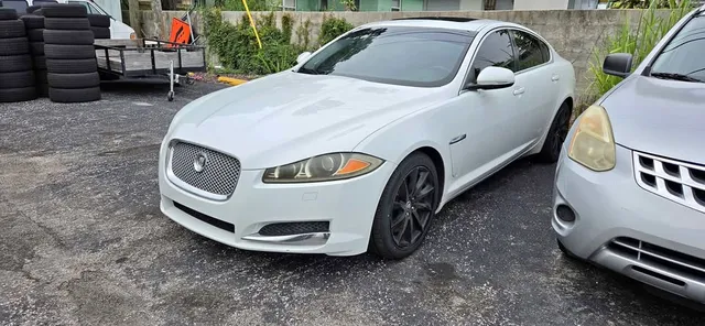 2013 Jaguar XF XF Sedan 4D