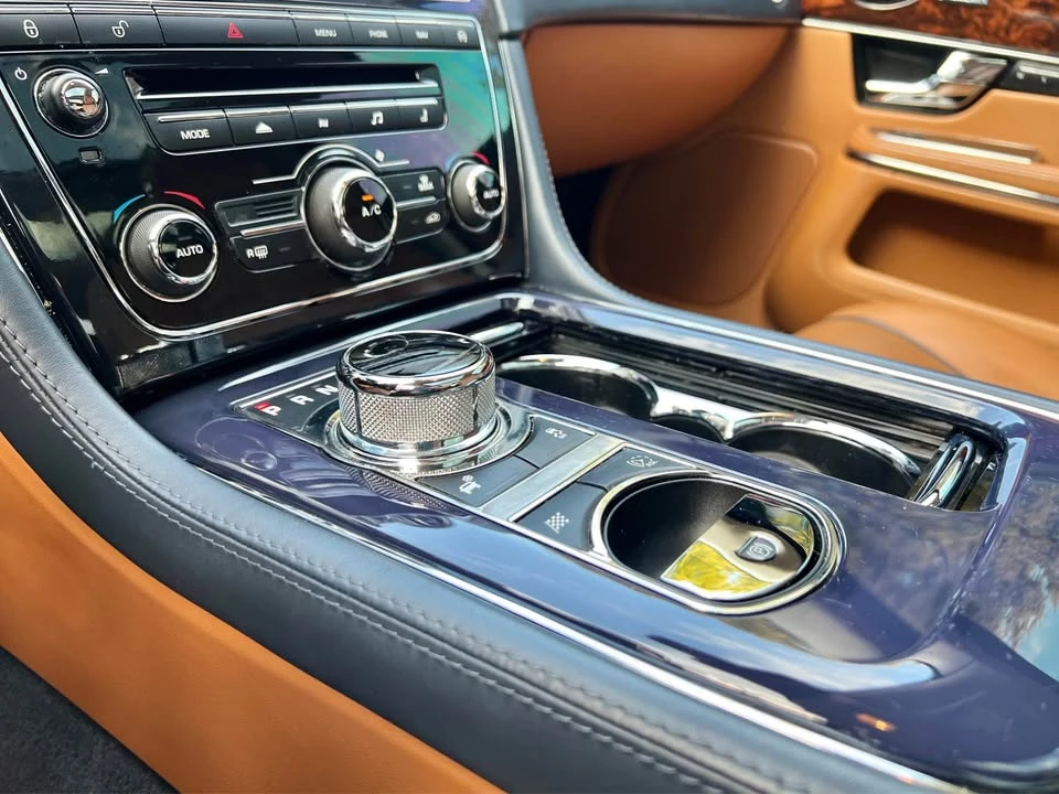2013 Jaguar X351 XJ - Image 12 of 19