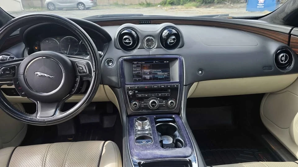 2013 Jaguar XJ Series 4 - Image 10 of 11