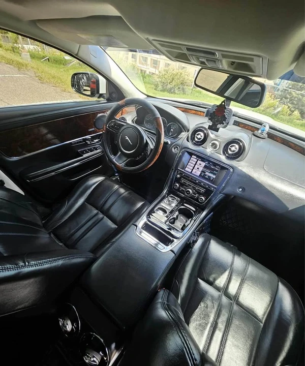 2013 Jaguar XJ Series 4 - Image 10 of 20