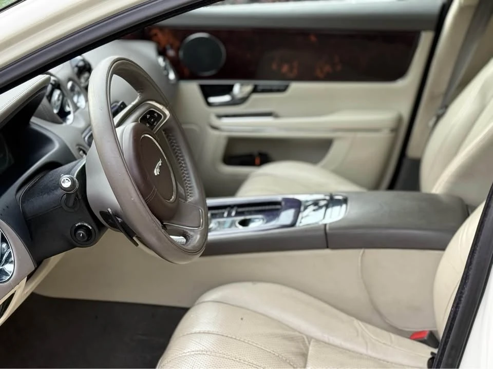 2013 Jaguar XJ Series 4 - Image 8 of 17