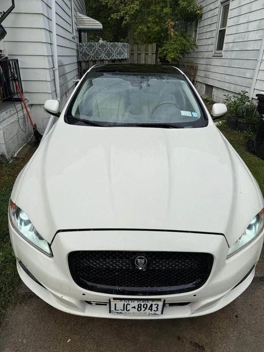 2013 Jaguar XJ Series 4 - Image 4 of 17