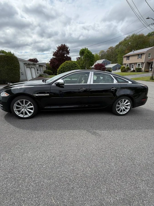 2013 Jaguar X351 XJ - Image 3 of 10