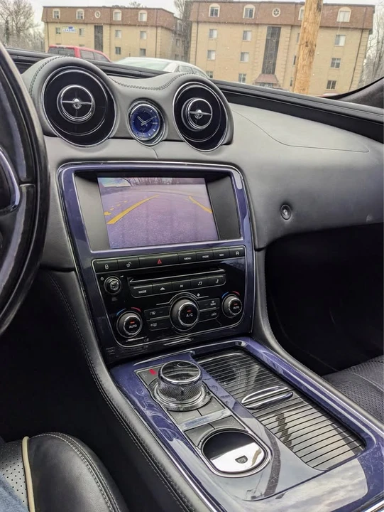 2013 Jaguar X351 XJ - Image 14 of 18