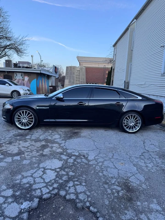 2013 Jaguar XJ Series 4 - Image 2 of 8