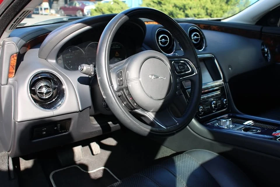 2013 Jaguar X351 XJ - Image 9 of 20