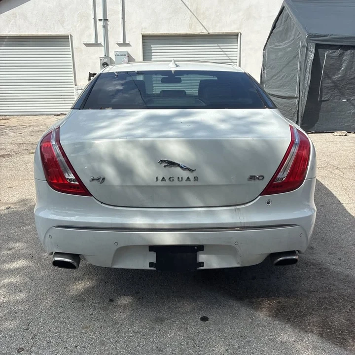 2013 Jaguar XJ Series 4 - Image 4 of 17
