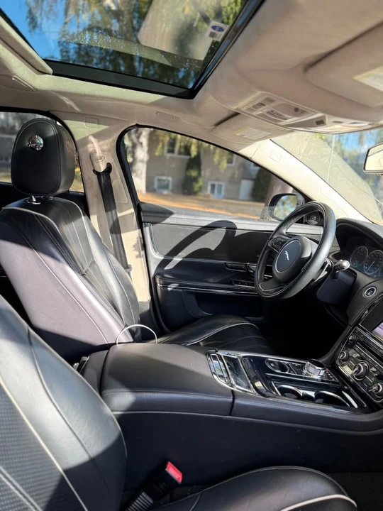 2013 Jaguar X351 XJ - Image 9 of 10