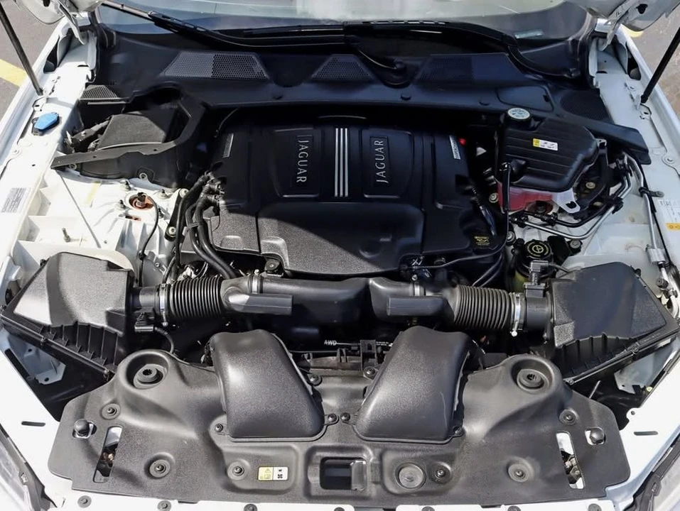 2013 Jaguar X351 XJ - Image 7 of 20