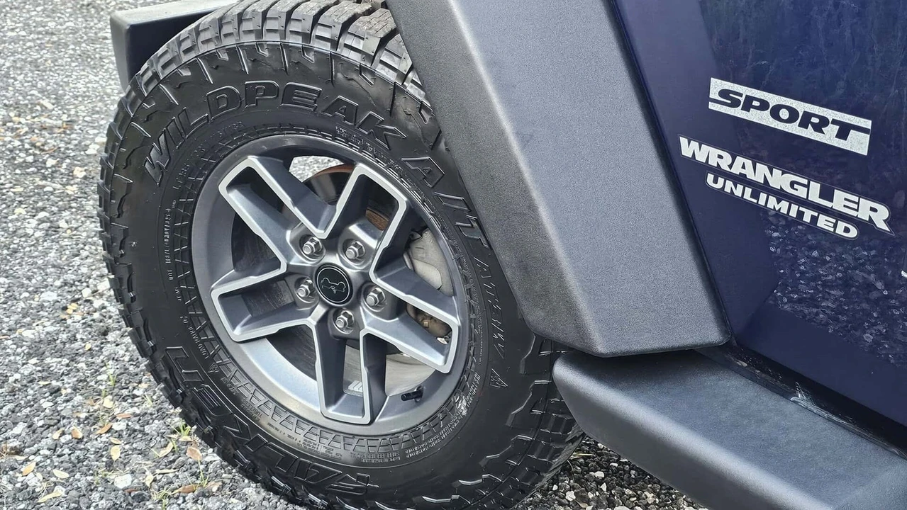 2013 Jeep JK Wrangler - Image 20 of 21