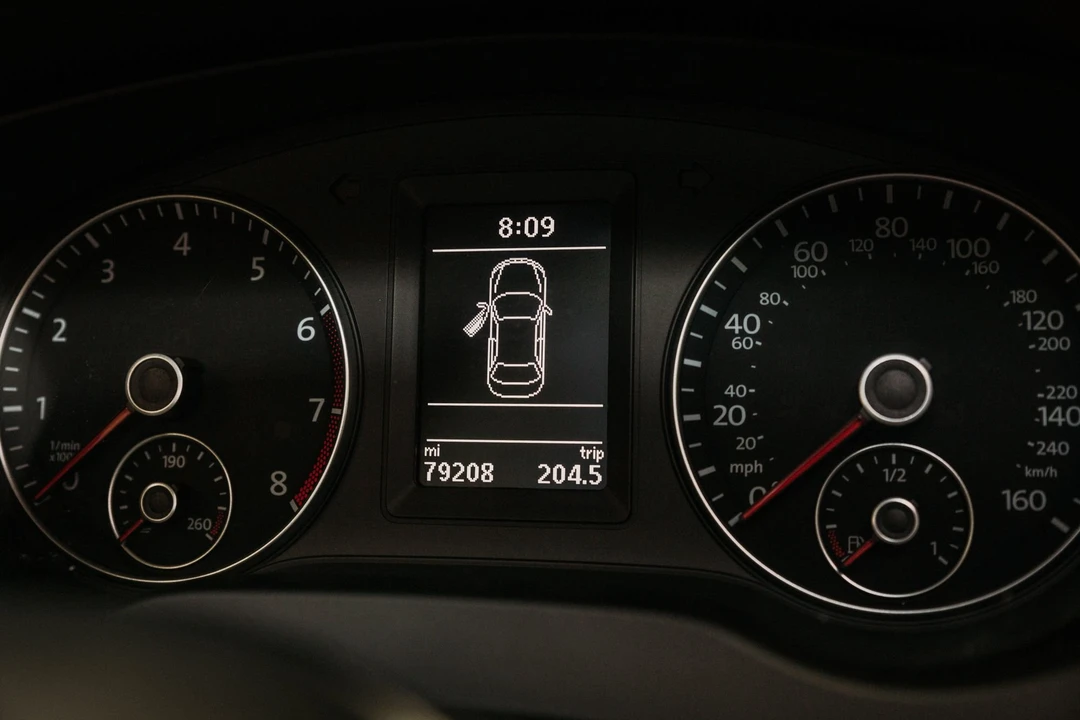 2013 Volkswagen A6 Jetta - Image 2 of 16