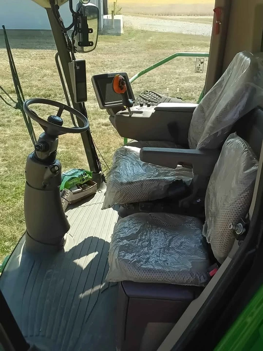 2013 John Deere - Image 4 of 9