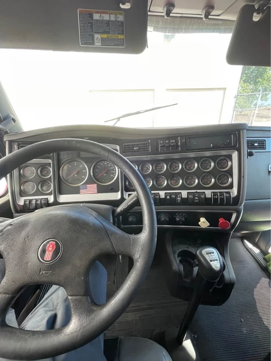2013 Kenworth - Image 5 of 8