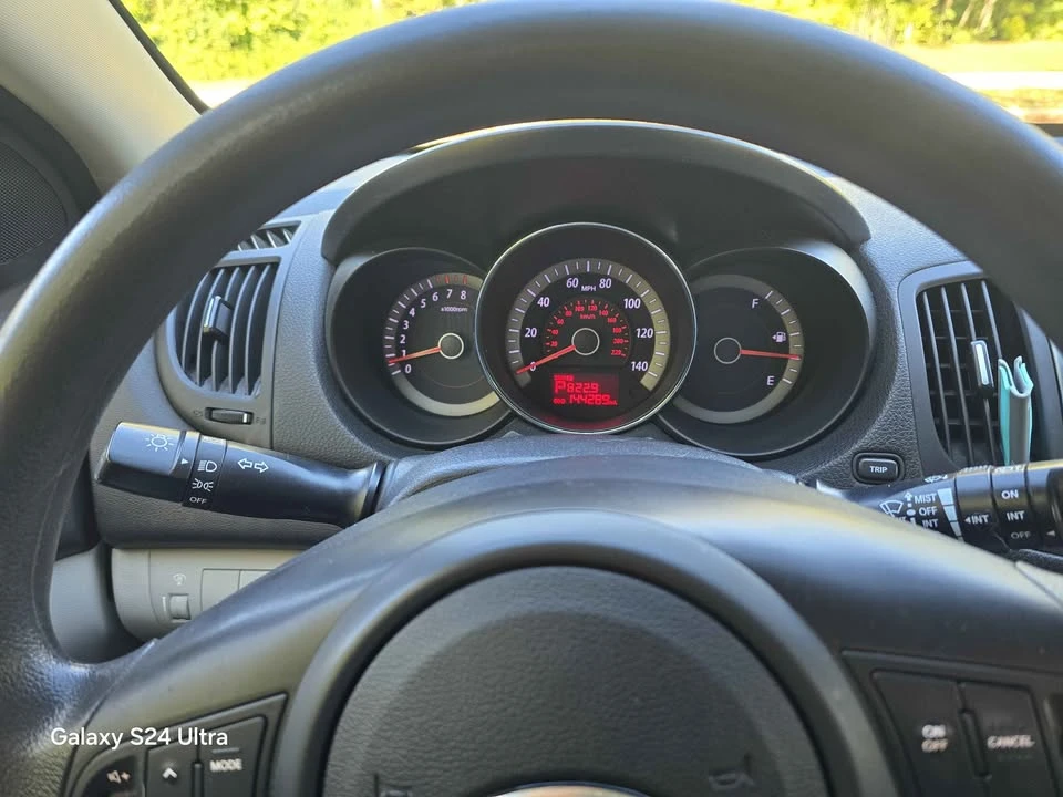 2013 Kia Forte - Image 9 of 16