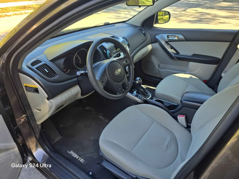 2013 Kia Forte - Image 10 of 16