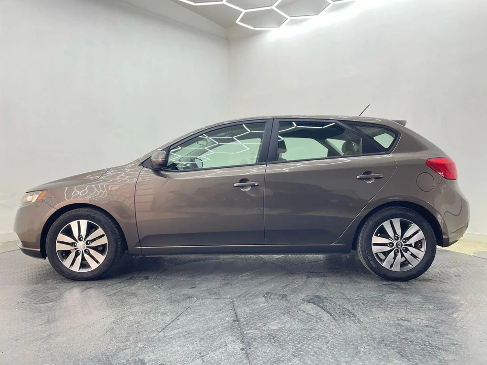 2013 Kia Forte - Image 7 of 31